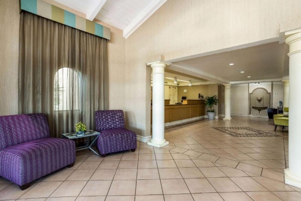 La Quinta Inn & Suites by Wyndham Tampa Bay Airport image 9