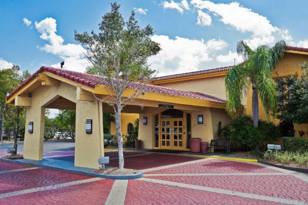 La Quinta Inn & Suites by Wyndham Tampa Bay Airport image 29