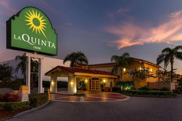 La Quinta Inn & Suites by Wyndham Tampa Bay Airport image 7